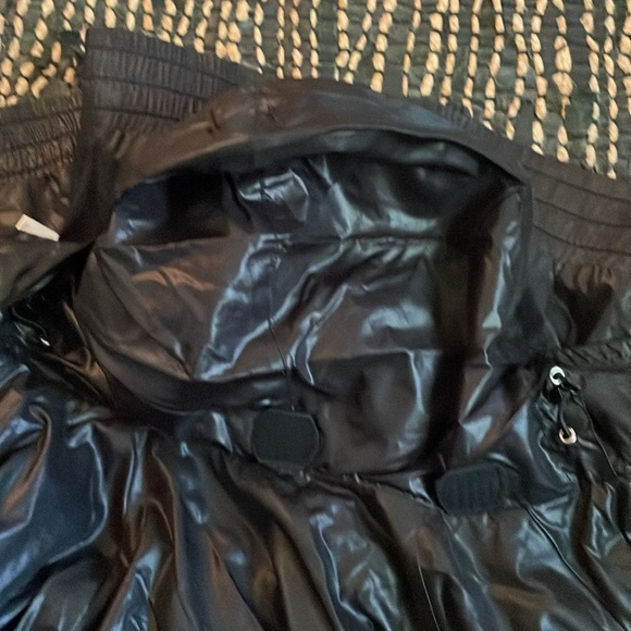 Vintage Le Coq Sportif black windbreaker with attached hidden hood Pristine - Picture 9 of 9